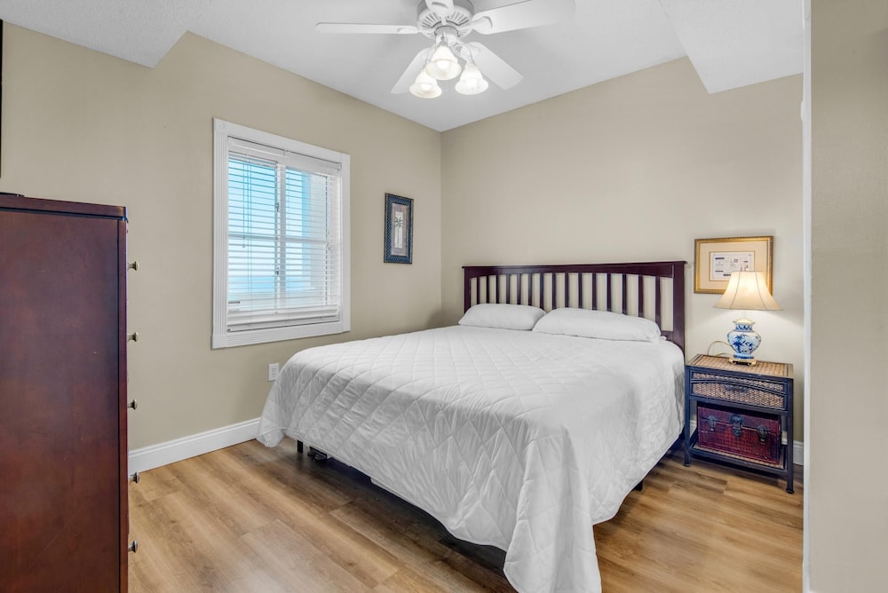South Harbour 12E