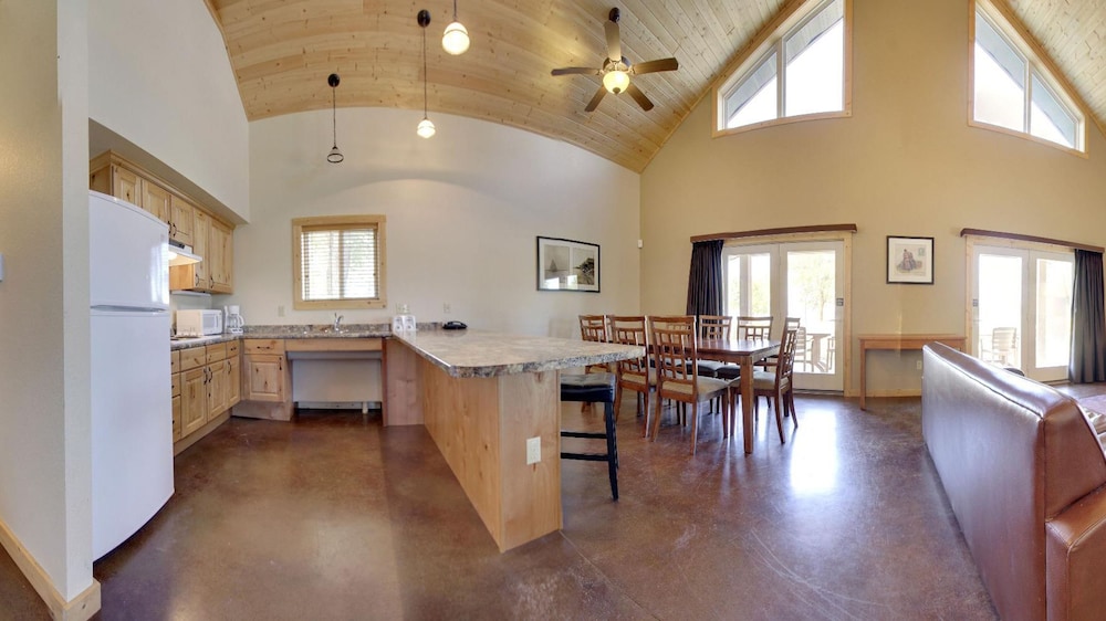 King's Pointe Waterpark Resort - Property Image 35