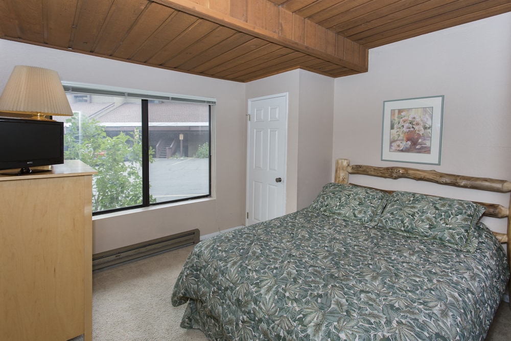 Mammoth Village Properties by 101 Great Escapes