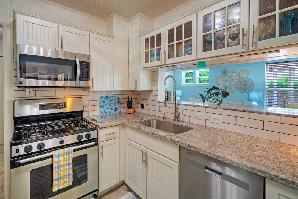 The Koi Marlin Port A Home w/ Pool, Pond, Grill & Near Beach + Marinas