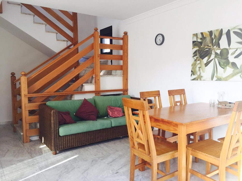 International Surf School & Camp - Hostel