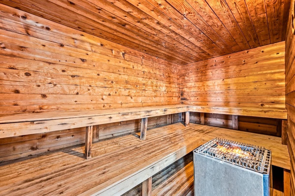 Hot Tub Heated Pool Mountain Views Sleeps 6