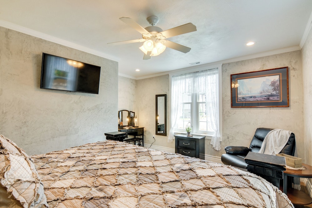ATV & UTV Parking: Spacious Home in Richfield!