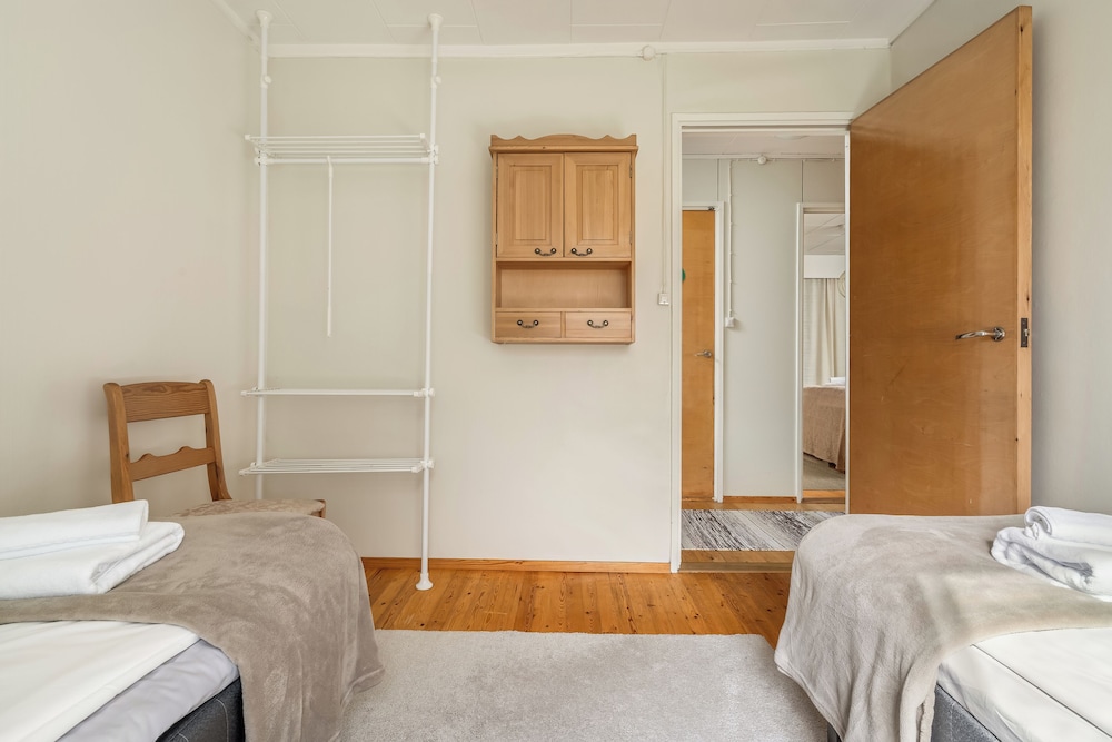 Spacious 3BR House - River View & Sauna