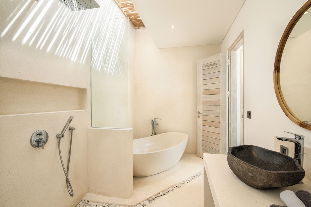 Spectacular 4BR Villa, 400m to Beachfront Elegance view 2