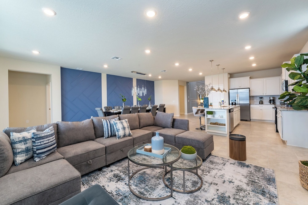 Amazing 8BR Villa by Disney Pool Theater