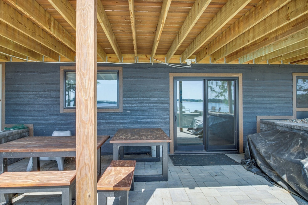 Private Beach & Dock: White Sand Lake Retreat!