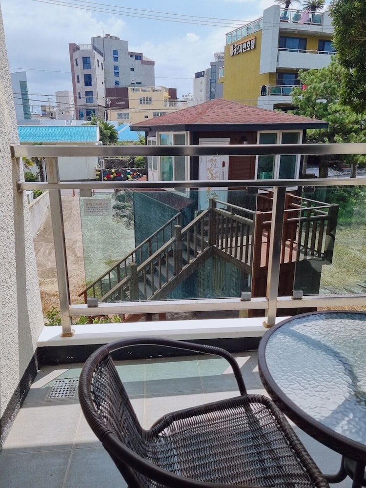 Cheonjiyeon Crystal Hotel 16