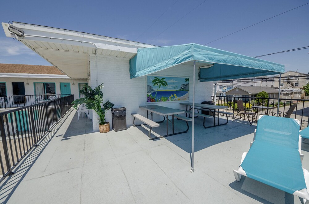 Surf Comber Motel
