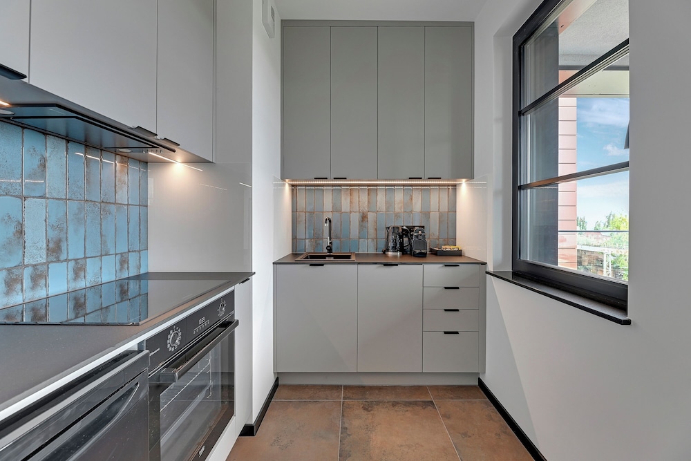 Doki Living - Foodhall & Parking by Downtown Apartments