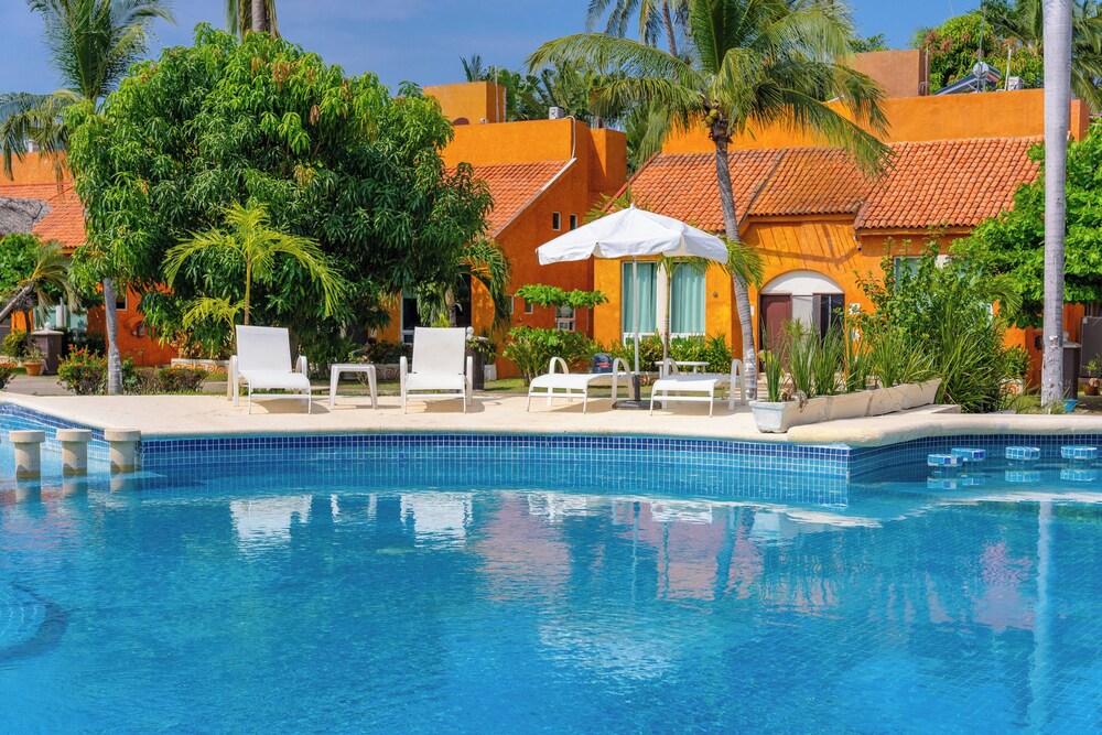 Family Condo with 3 BDR Pool & Hot tub