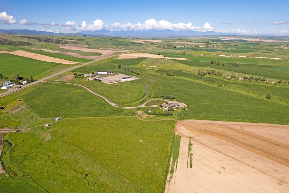 Bozeman Getaway on the Prairie w/ Patio & Grill view 5