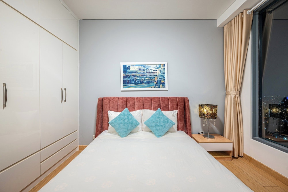 SUNWAH PEARL Premier Residence