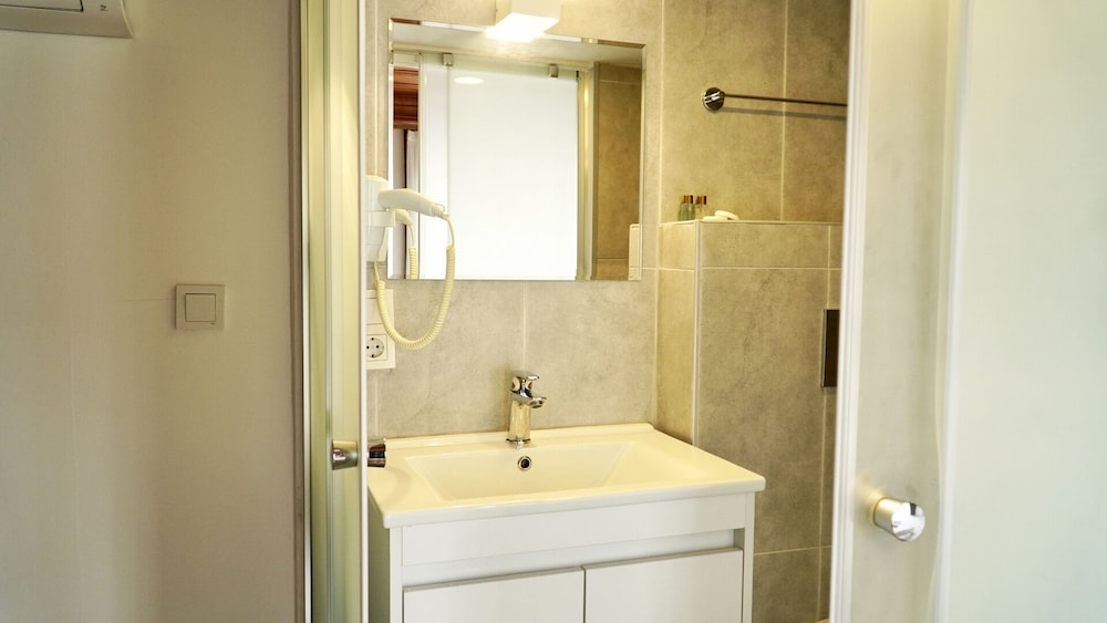 Qonaq Otel - Image 40