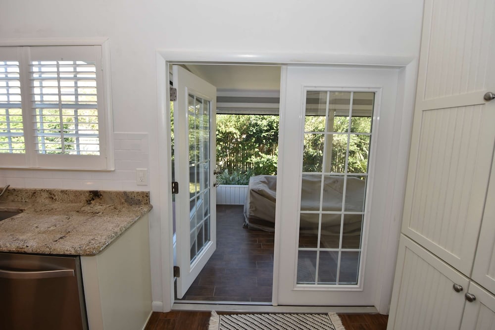 Sea Colony Cottage - Beachside Cottage in Beachfront Community w Pool