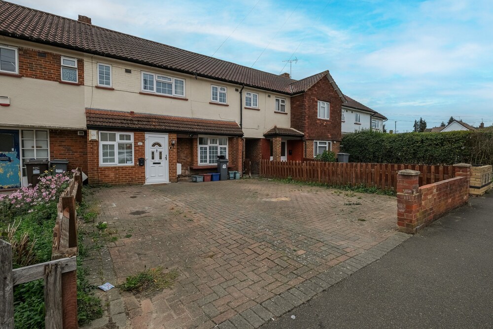 Modern 4 Bedroom Hse Garden in Feltham