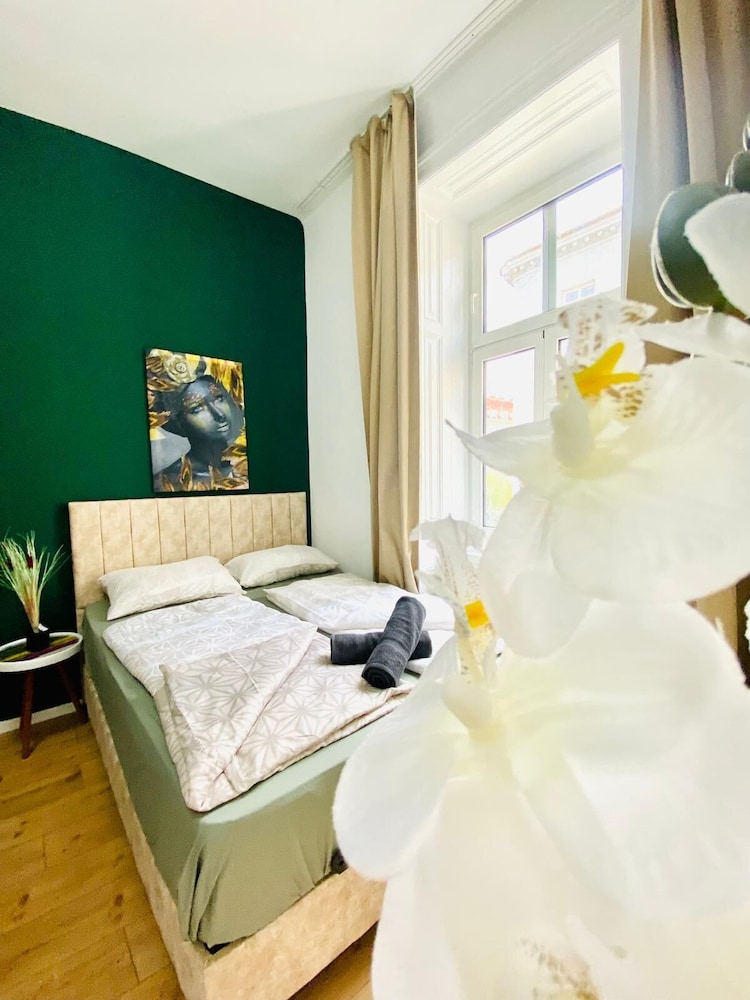 8 Studios with Terrace in Margareten