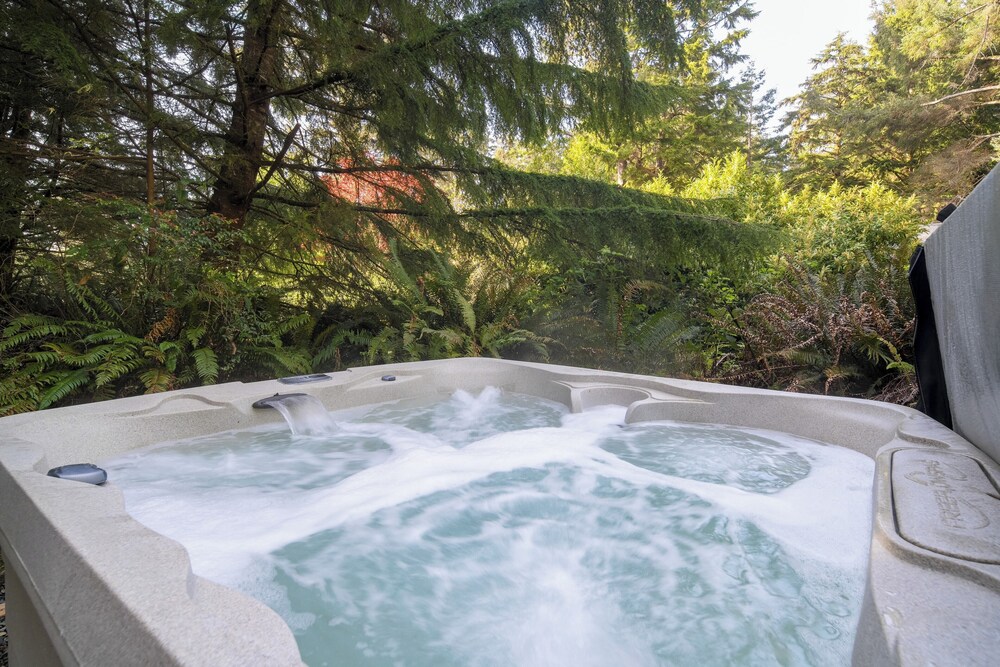 Lolis Place by Avantstay Walk to the Beach + Private Hot Tub view 3