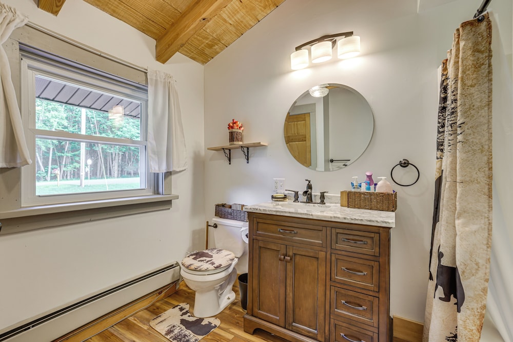 Hot Tub & Game Room: Deep Creek Winter Getaway