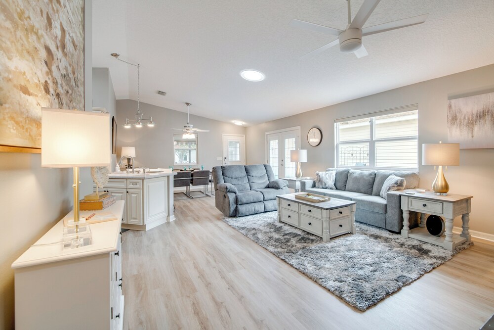 1 Mi to Golf: Home w/ Chic Patio in The Villages