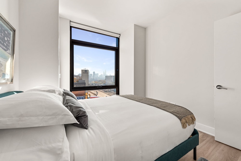 Prime Location 2BR Balcony Restful Night photo 4