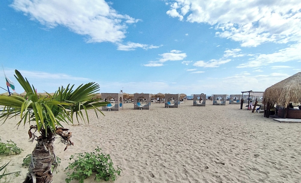 New Line Village Apartments, up to 4 Guests