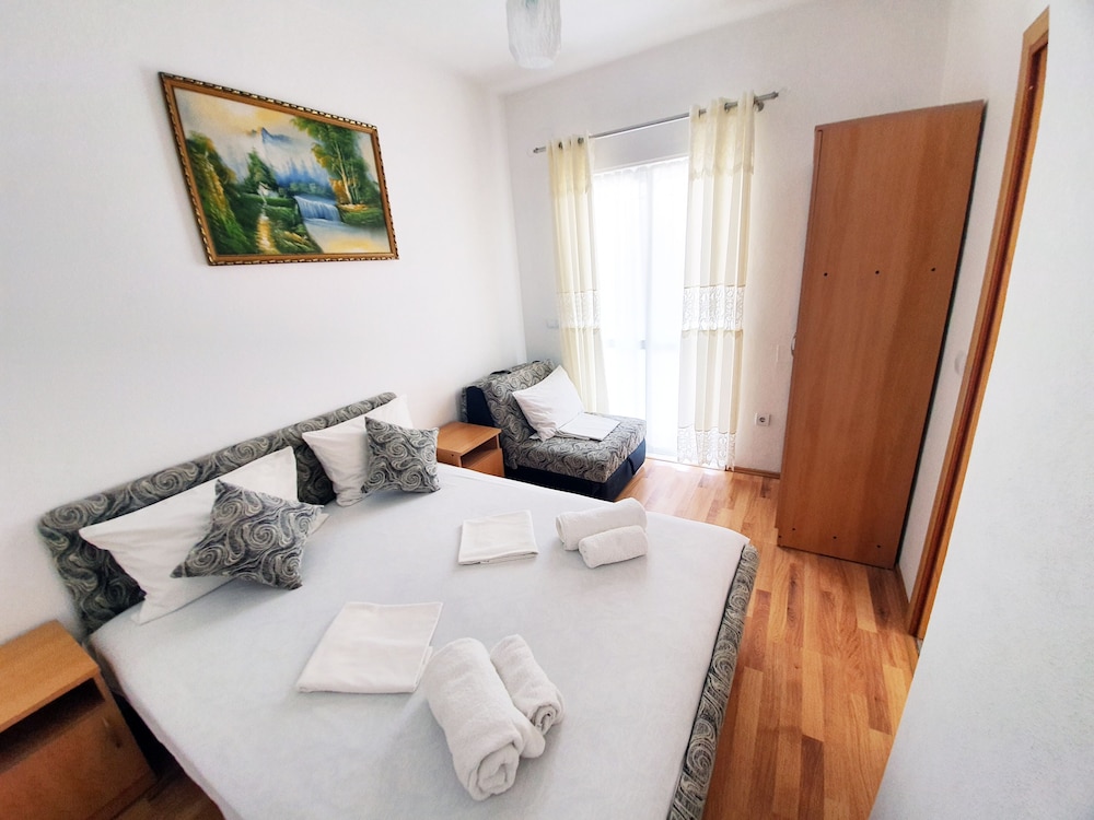 Apartments Cota