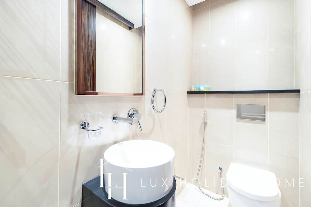 LUX The Bonnington JLT Suite 2
