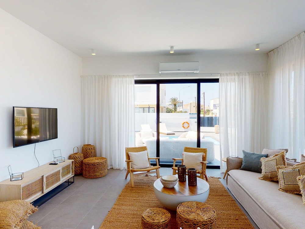 Sanders Konnos Bay Ismene - Marvellous 2-bedroom Villa With a Side Sea View