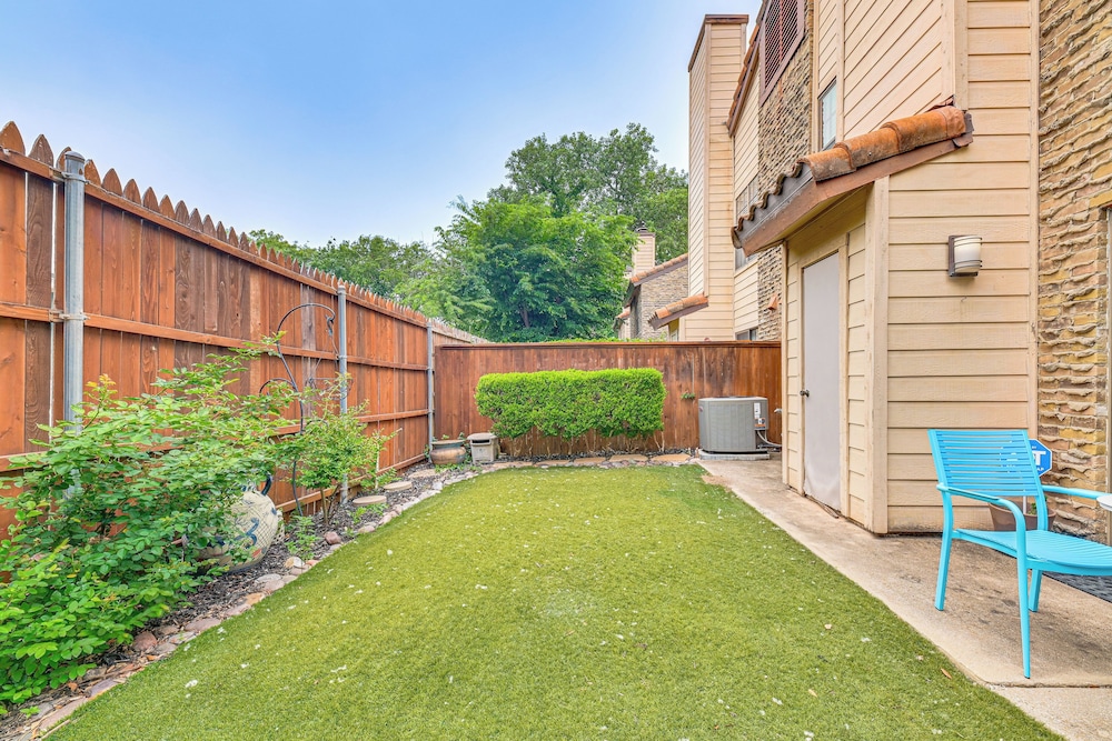Cozy 2-story Condo Near Galleria in North Dallas!