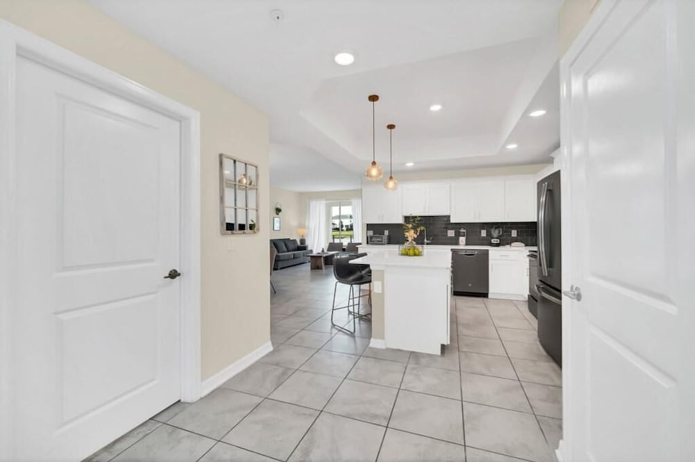 3131 PD - Luxury 3-bed Condo in Storey Lake Resort