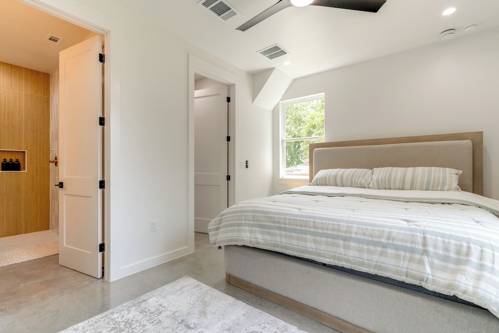 Near Restaurants & Parks: Home 3 Mi to Dtwn Austin