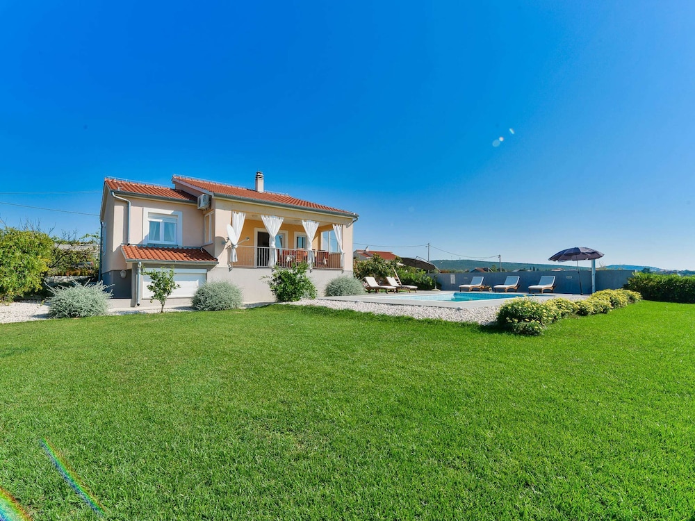 Villa in Debeljak With Private Pool