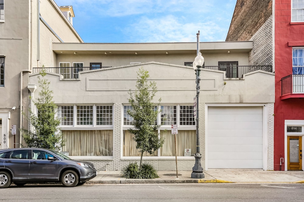 Stunning 5 BR Urban Oasis Dt NOLA - Image 1