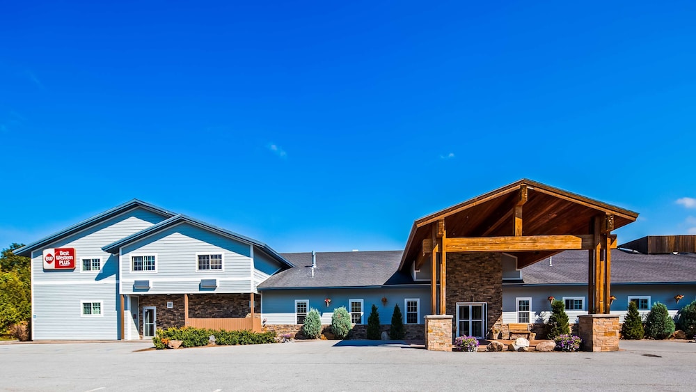 Best Western Plus Ticonderoga Inn & Suites