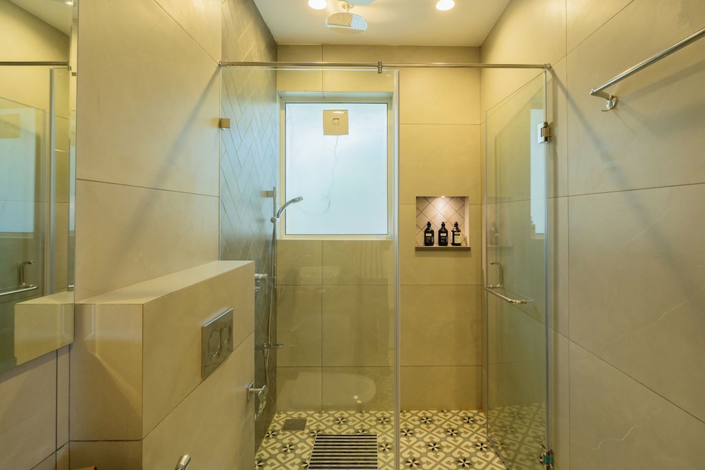 ELIVAAS Laguna Camellia | Luxe 4 BHK Villa Near Popular Beaches with Private Pool