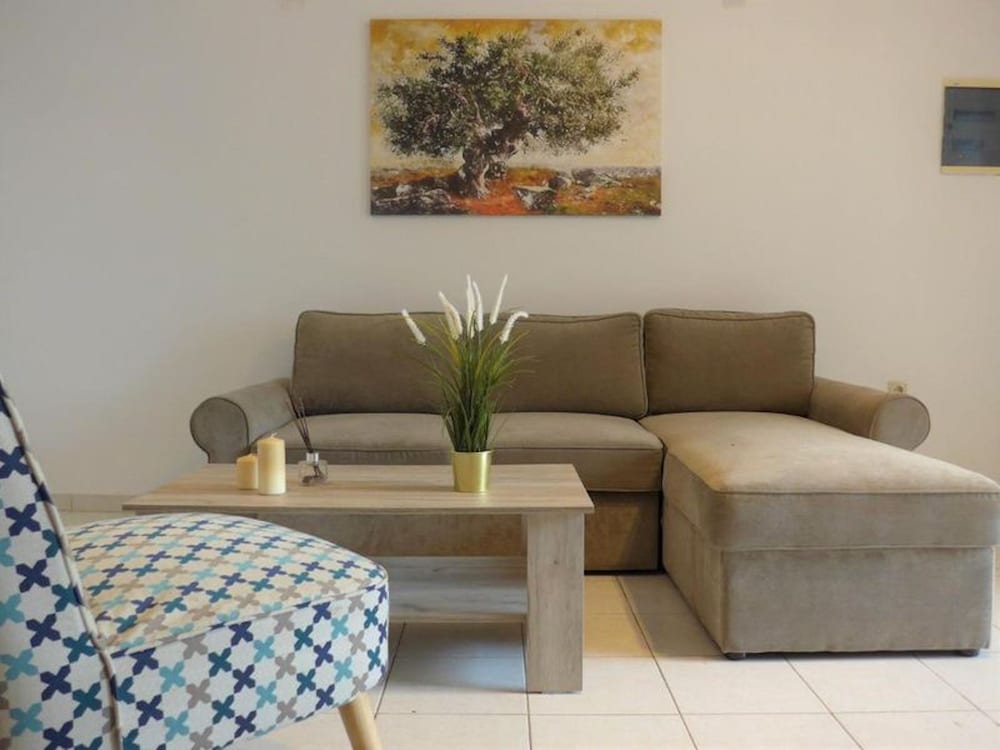 "kalamaki Plaza Apartments 'elia'"