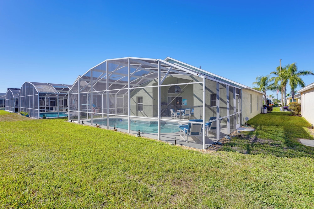 16 Mi to Disney: Home w/ Game Room & Pool