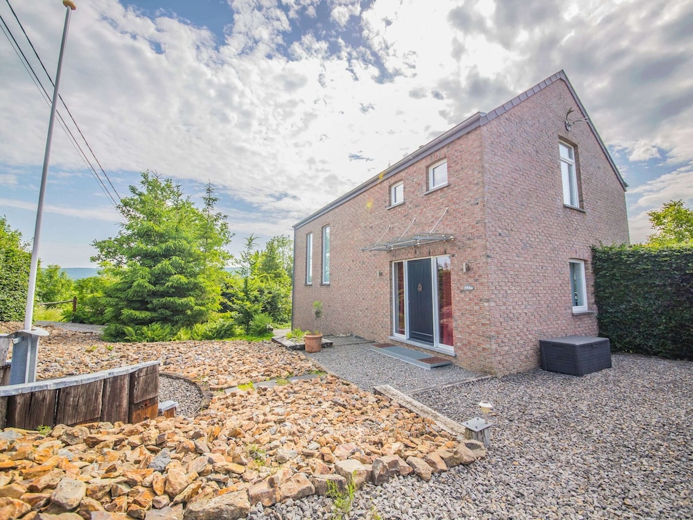 Holiday Home With a Terrace in Warisy