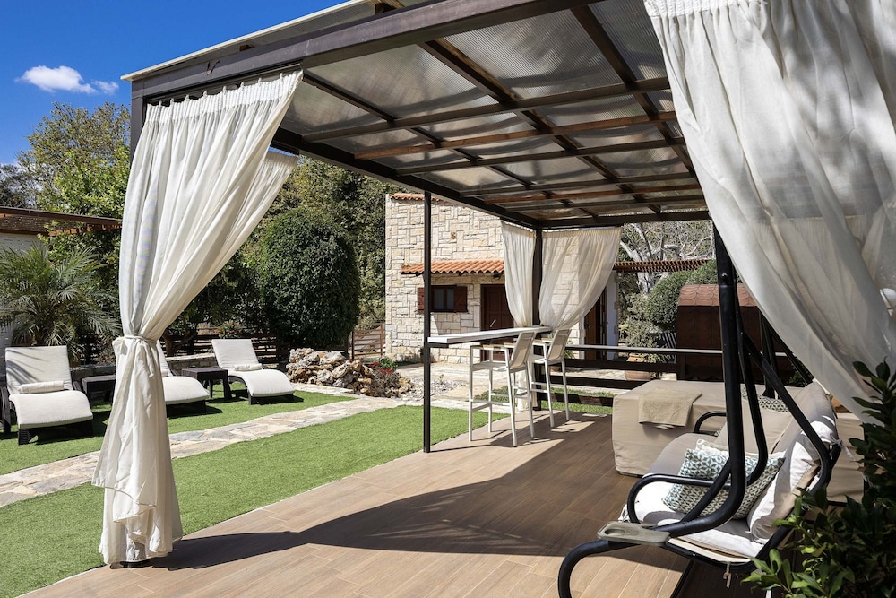 Maratho Villa - With Private Pool