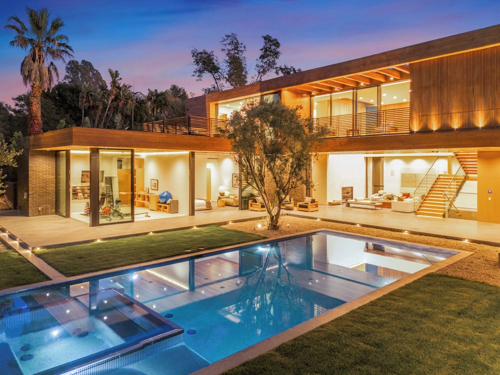 Oak Pass Manor: Indoor-outdoor Luxury With Pool, Sauna & Panoramic Views