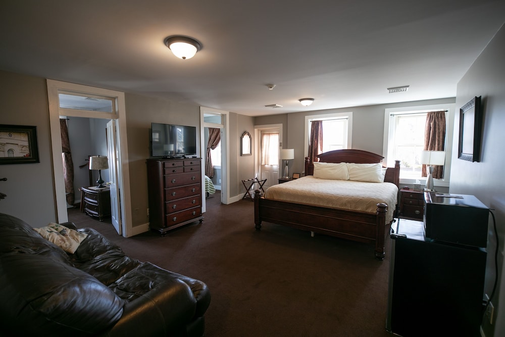 Nauvoo Temple House Hotel view 3