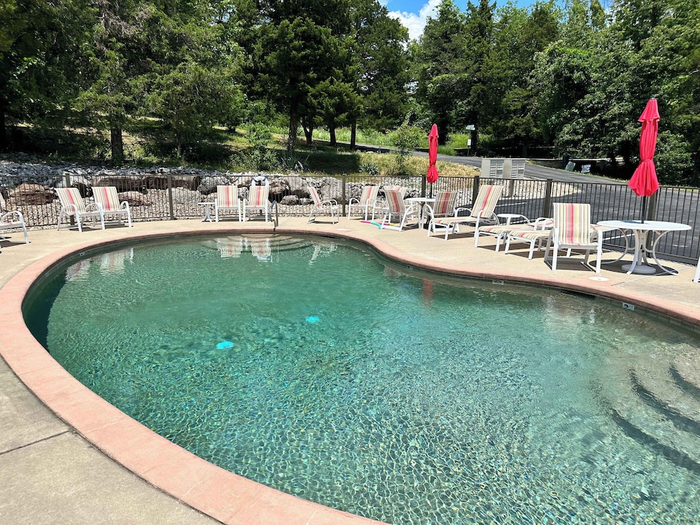Fairway Lake Retreat