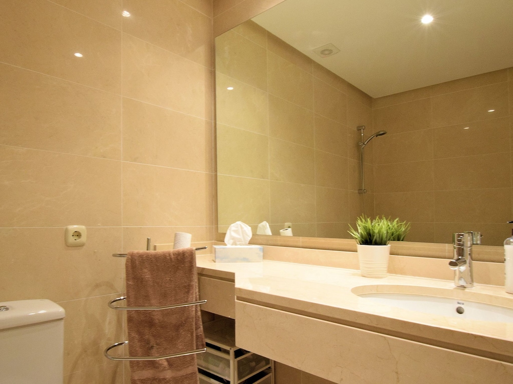 Beautiful Apartment in Estepona With Sauna photo 4
