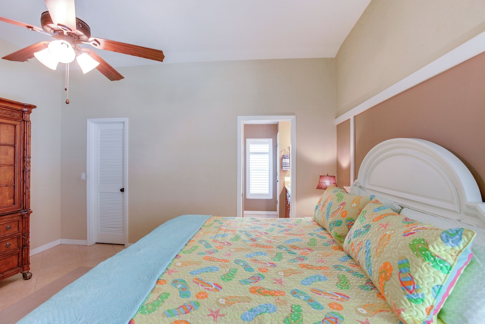 5 Mi to Fort Myers Beach: Home w/ Heated Pool!