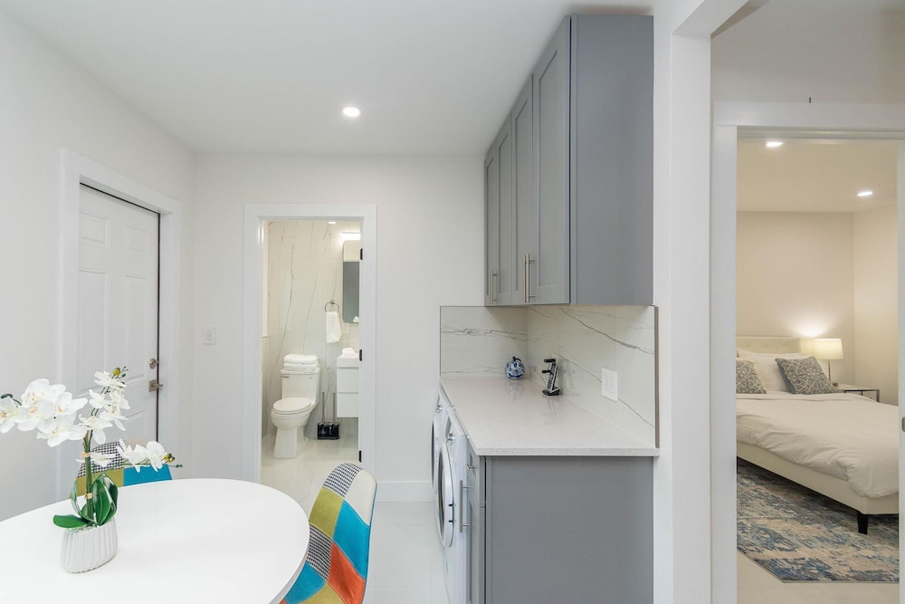Uhost AI 4-unit Gem Mins to Las Olas Beach