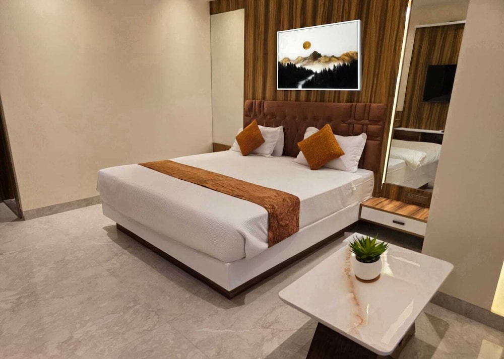 Hotel Mumbai House - Vashi Navi Mumbai