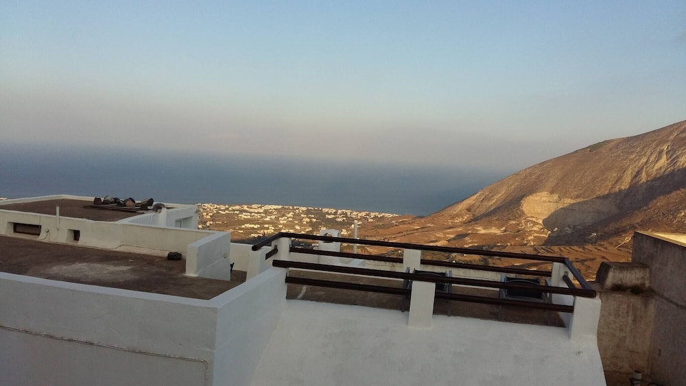 Charming 1705 Castle House in Pirgos Kallistis, Greece