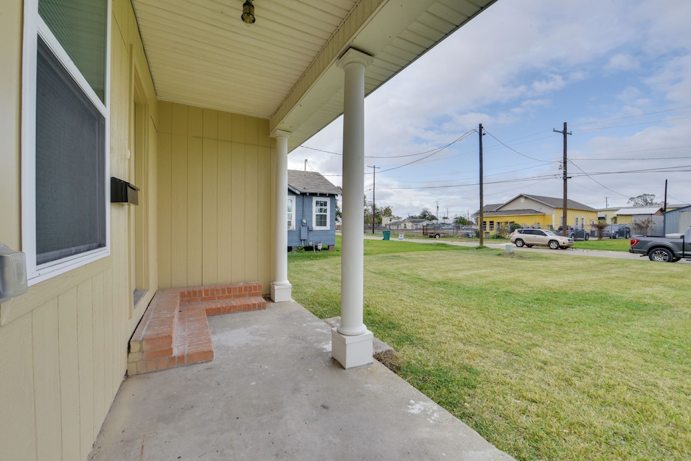 Walking Distance to Casino: Home in Westlake!