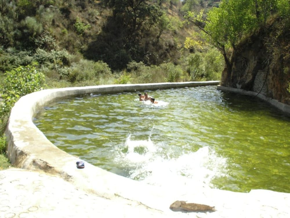 Rustic Mountain Stay, Laroya